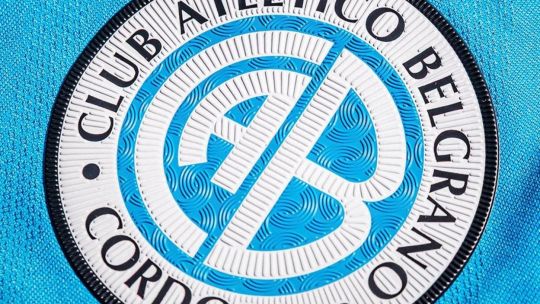 Tradición por encima de las estrellas: la medida de Belgrano que sorprende al fútbol argentino