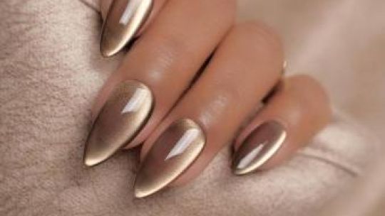 Manicura cat eye: qué es y por qué las uñas magnéticas vuelven a ser tendencia