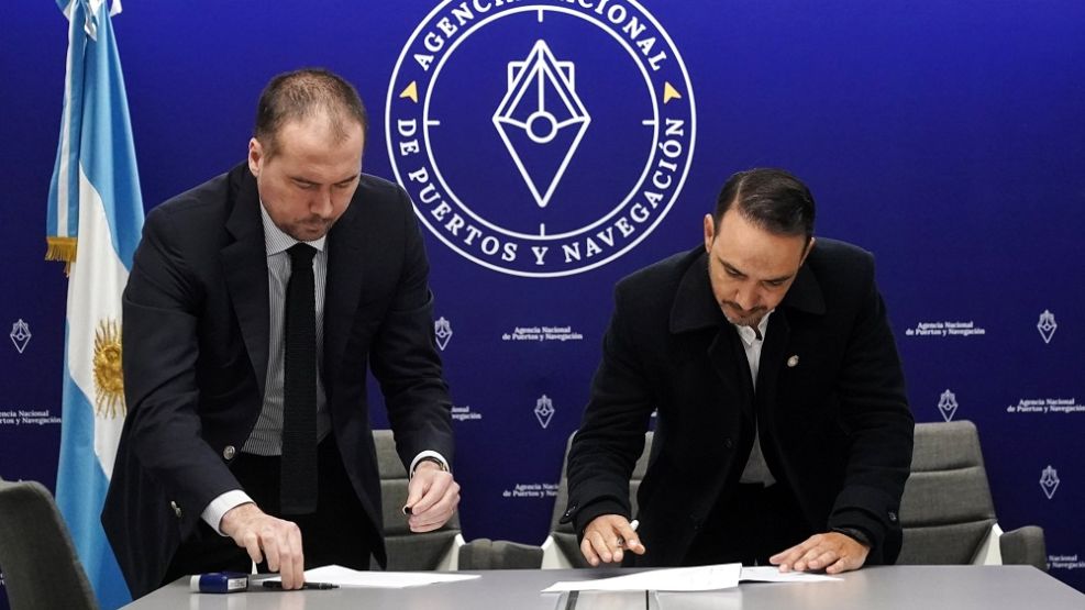 Juan Pablo Valdés firma de convenio con anpyn