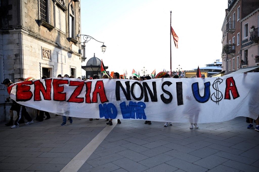 Protestas en Venecia contra Tilman Fertitta, embajador de EE.UU. en Italia.