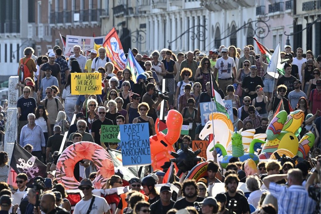Protestas en Venecia contra Tilman Fertitta, embajador de EE.UU. en Italia.
