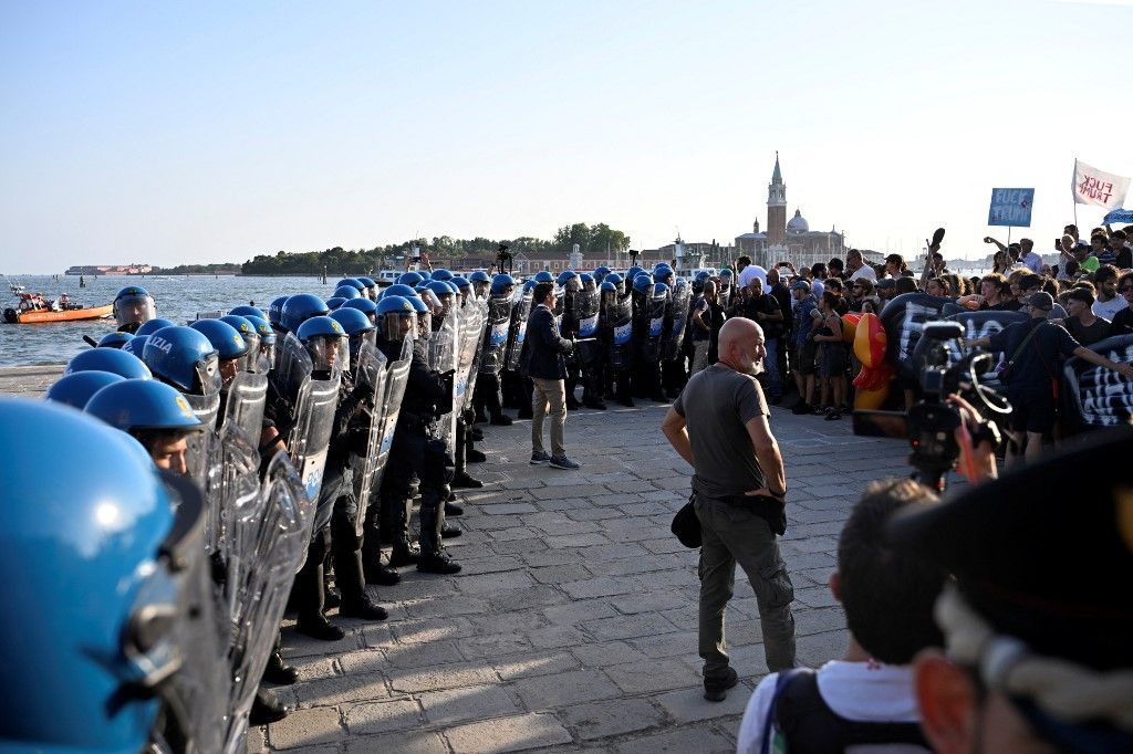 Protestas en Venecia contra Tilman Fertitta, embajador de EE.UU. en Italia.