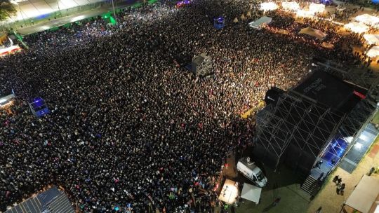 La Bienal convocó a más de 95 mil personas en una de las noches más multitudinarias