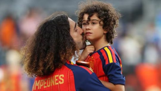 Cucurella, el defensor español, se quebró al hablar de su hijo con autismo