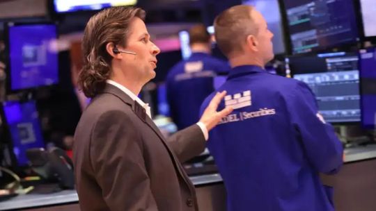 Mercados en alerta: cómo impacta la suba del petróleo en las tasas de interés