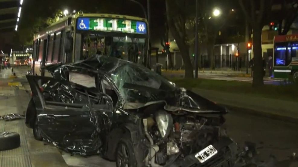 Choque entre un colectivo y un auto en Palermo 24072026