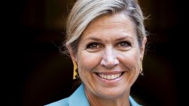 El look monocromático de Máxima Zorreguieta que combinó un vestido minimalista con un impactante tocado