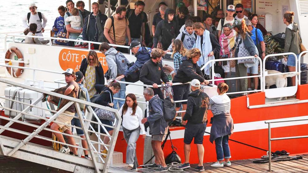 25_07_2026_turista_evacuado_ferry_afp_g