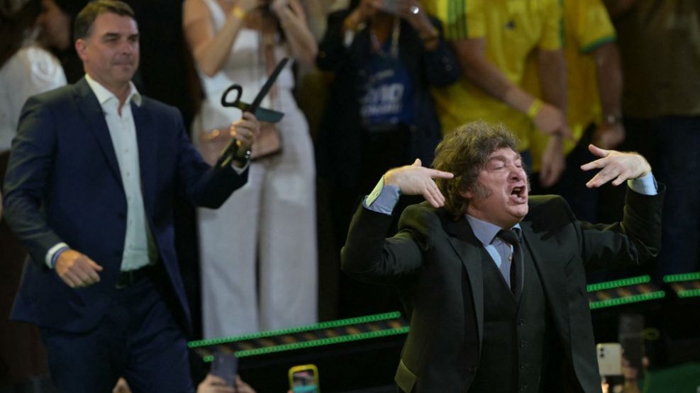 Milei en el acto en Brasil, en apoyo a Flávio Bolsonaro.