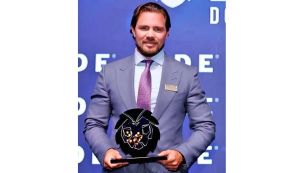 Daniel Vorcaro, el detenido fundador del Banco Master, en ocasión de recibir un premio.