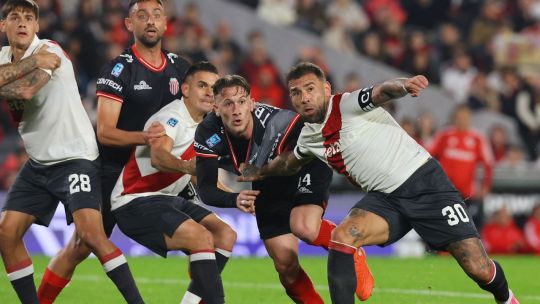 Nicolás Otamendi explotó tras la caída de River ante Barracas: "Fueron dos penales, uno me tendrías que haber cobrado"