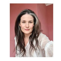 Carina Michelli y sus canas al natural Instagram