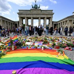 En Berlín, dos días después del atentado con un coche que dejó un muerto y 29 heridos cerca del desfile del Día de Christopher Street (CSD), la policía alemana anunció que había abatido al principal sospechoso del ataque islamista perpetrado la noche anterior cerca del desfile del Orgullo de Berlín, el último atentado con coche que ha sacudido el país. | Foto:JOHN MACDOUGALL / AFP