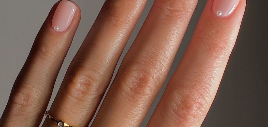 Uñas lipgloss: la manicura elegante del verano europeo que llegará a la Argentina