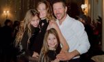 La vida de campo de Carla Pereyra y el Cholo Simeone con sus hijas: rodeada de naturaleza, durmiendo más y comiendo de verdad