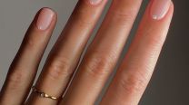 Uñas lipgloss: la manicura elegante del verano europeo que llegará a la Argentina