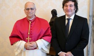 Papa León XIV junto con Javier Milei