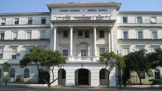El Gobierno oficializó la reducción y reorganización de la Comisión Nacional de Energía Atómica