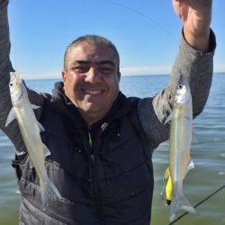 Lo más destacado fue la regularidad del pique, ya que los dos días la respuesta de los pejerreyes fue prácticamente idéntica, confirmando que Hinojo Grande mantiene una pesca muy estable durante esta temporada.