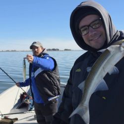 Lo más destacado fue la regularidad del pique, ya que los dos días la respuesta de los pejerreyes fue prácticamente idéntica, confirmando que Hinojo Grande mantiene una pesca muy estable durante esta temporada.