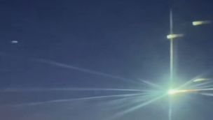Una azafata grabó el instante exacto en que un meteoro cruzó el cielo 28072026