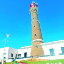 Desde Barra de Valizas, dos senderos permiten llegar a pie hasta Cabo Polonio entre playas vírgenes, médanos móviles, monte nativo y vistas abiertas al Atlántico.