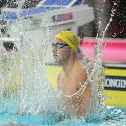 El australiano Flynn Southam reacciona tras ganar la final de los 100 metros estilo libre masculino en la competición de natación celebrada en el Centro Internacional de Natación Tollcross de Glasgow, en el quinto día de los Juegos de la Commonwealth en Glasgow, Escocia. | Foto:OLI SCARFF / AFP