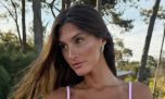 Lola Latorre reinventa el denim con un vestido de inspiración couture: volados, falda amplia y detalle cut out
