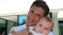 Gianluca Simeone junto a su hijo Faustino