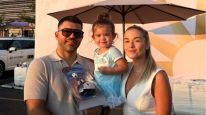 Kun Aguero y Sofía Calzetti con Olivia
