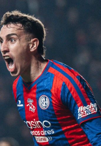 Rodrigo Auzmendi jugando para San Lorenzo