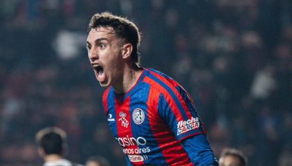 Rodrigo Auzmendi jugando para San Lorenzo