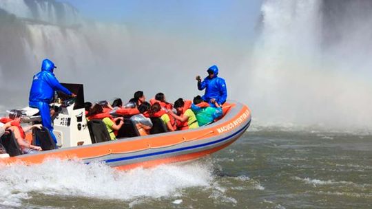 Video: así quedó la lancha después de la tragedia en las Cataratas del Iguazú en la que murió el turista neerlandés