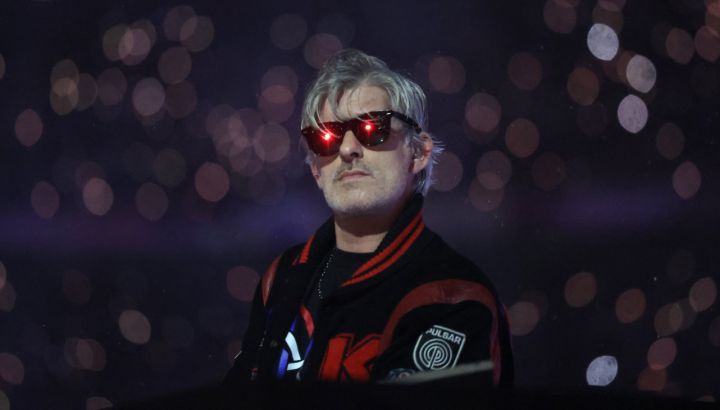 Hallan muerto al DJ francés Kavinsky, autor de "Nightcall" de la película "Drive", a los 50 años: qué pasó