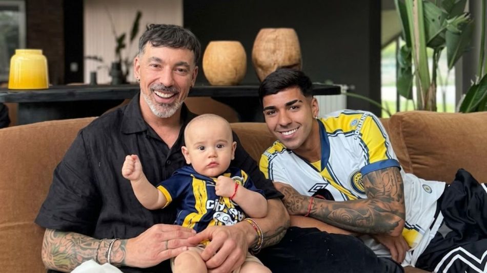 Pocho Lavezzi junto a sus dos hijos, Vitto y Tomás