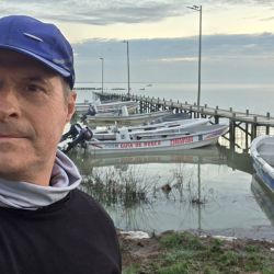 La experiencia dejó una conclusión muy clara para quienes planeen visitar la Salada Grande en los próximos días. Actualmente no conviene "pasear" la laguna buscando el pescado. Por el contrario, resulta mucho más efectivo realizar garetes cortos o permanecer anclado, esperando que el cardumen llegue al sector elegido.