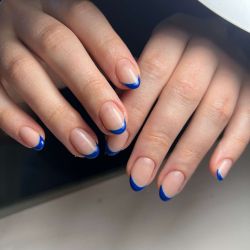 Manicura francesa.