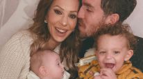 Noelia Marzol, Ramiro Arias, y sus hijos Alfonsina y Donatello