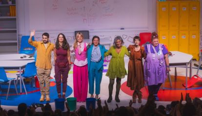 El elenco de la obra "El chat de mamis"