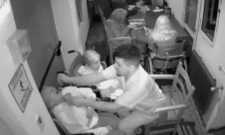Empleado de un geriátrico de Mar de Plata golpea y maltrata a una anciana 30072026