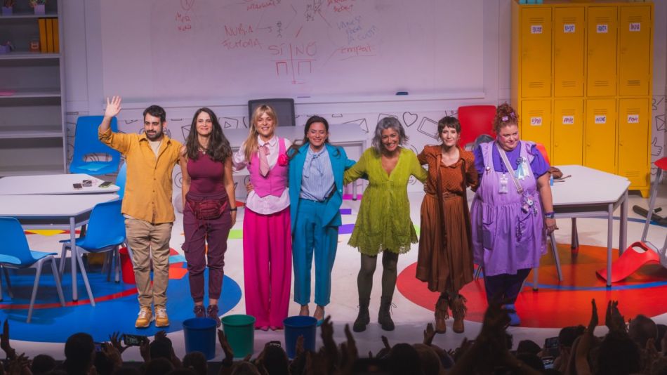 El elenco de la obra "El chat de mamis"