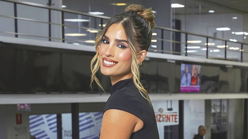 Juli Poggio en Caras Glam