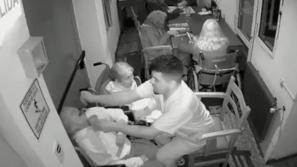 Empleado de un geriátrico de Mar de Plata golpea y maltrata a una anciana 30072026