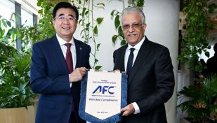 El jeque Salman, presidente de la AFC, junto a Song Kai, presidente de la Asociación China