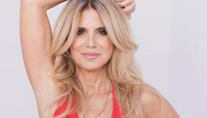 Flavia Palmiero brilló con sus looks en las playas de Miami: túnica, kimono animal print y bikini engomada