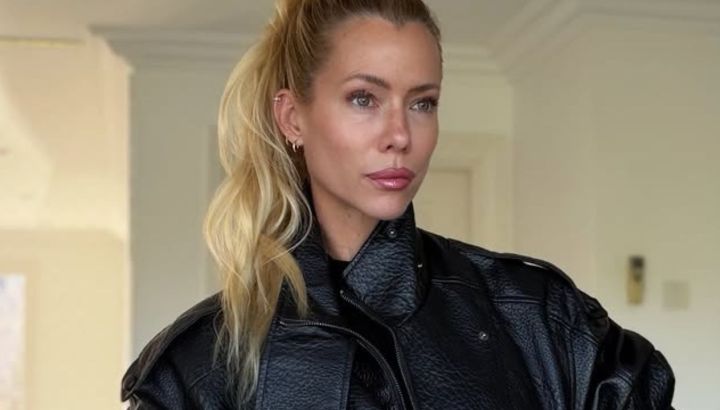 Nicole Neumann mostró cómo combinar un conjunto deportivo con un trench y marcar tendencia