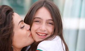 Emilia Attias y su hija