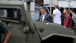 Pedro Sánchez, junto a la valla fronteriza de Tarajal, en Ceuta.