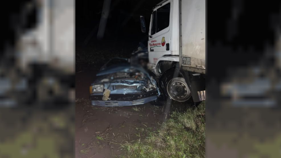 Choque en Luján de un camión con un auto: hubo 7 muertos.