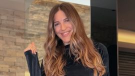 Así es la oficina de Maca Rinaldi para trabajar como psicóloga: cuadro, biblioteca y flores